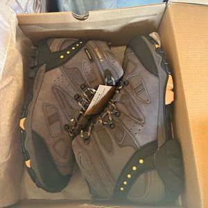 New in box.  Never worn.   Men’s bear paw hiking boots.  Size 11.5.